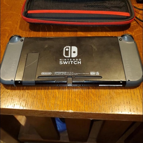 Nintendo Switch - Picture 3 of 3